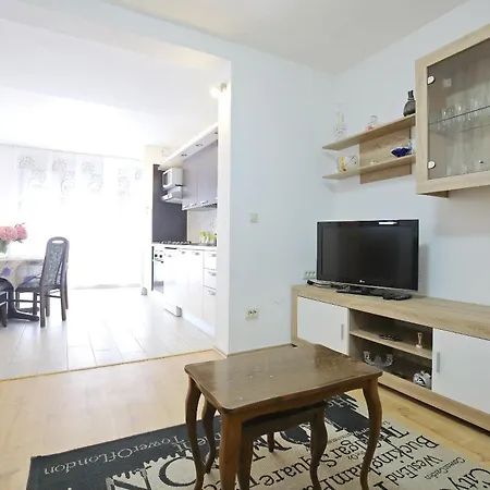 Apartman With A Parking Space - 14137 *