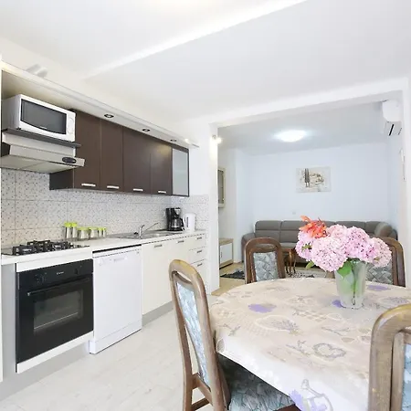 With A Parking Space - 14137 דירה