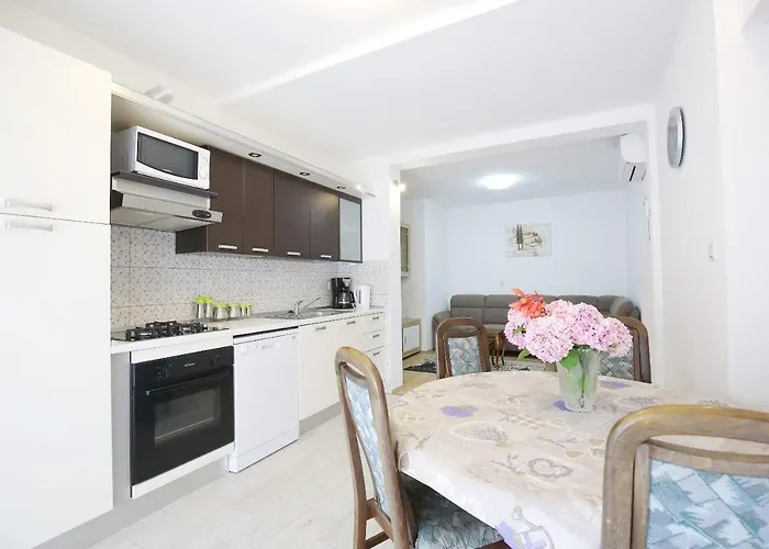 With A Parking Space - 14137 דירה